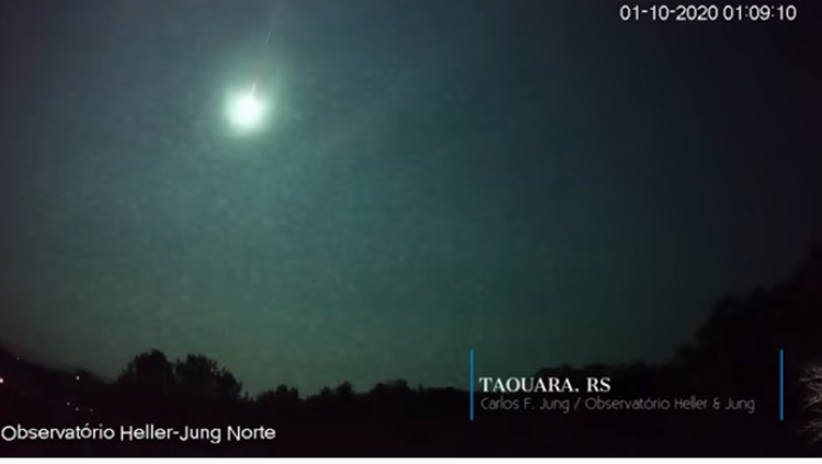 VEJA O MOMENTO: Meteoro superluminoso cruzou os céus do Rio Grande do Sul