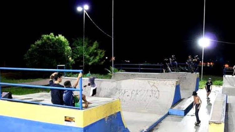 TARADO: População tenta linchar homem que atacou mulher no Skate Parque