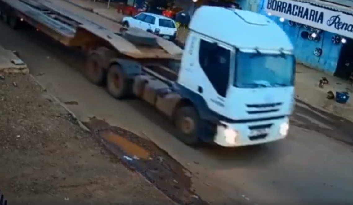 Bandidos furtam máquina do DER no Areia Branca