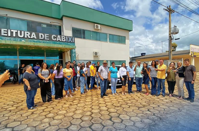 AÇÃO: Deputado faz entrega de veículos em Cabixi