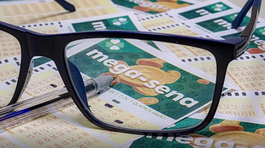 NESTE SÁBADO: Mega-Sena acumulada sorteia prêmio estimado em R$ 105 milhões