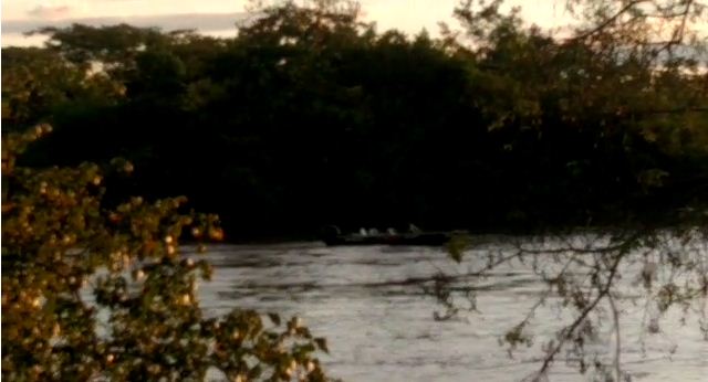 NAUFRÁGIO: Barco vira no rio Machado com quatro pessoas a bordo em Rondônia