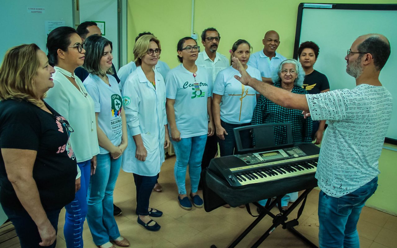 Coral de música serve de terapia  entre servidores do Cemetron