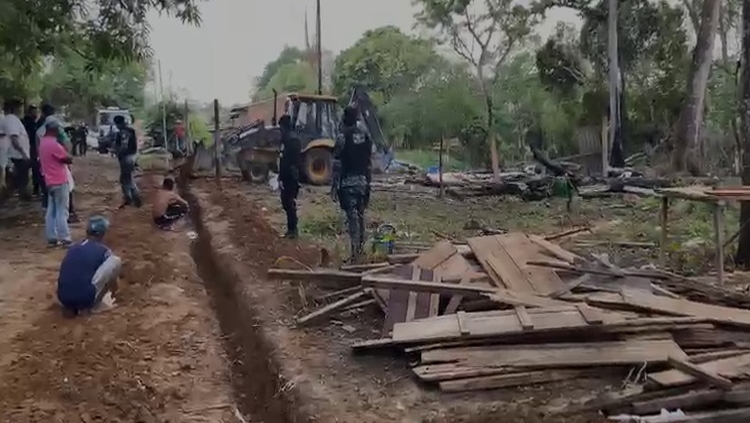 DESPEJADOS: Prefeitura e PM desalojam invasores de área do Cemitério da Candelária