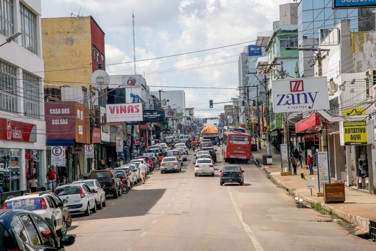 COMÉRCIO: Desembargador nega liminar e mantém decretos municipal e estadual