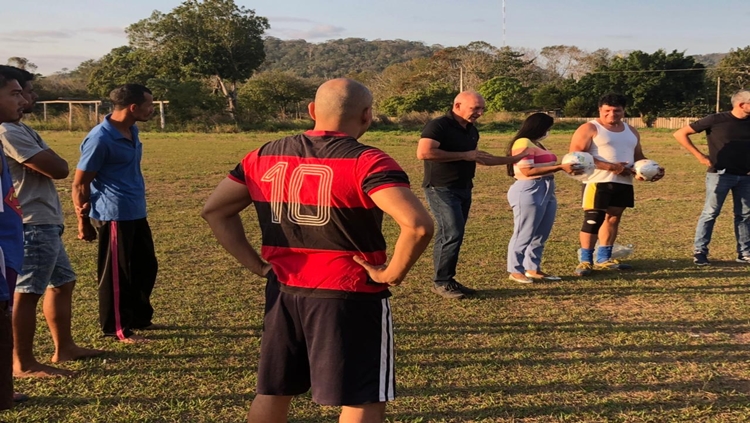 EM COSTA MARQUES: Dep Ezequiel Neiva visita local onde será construído campo de futebol 