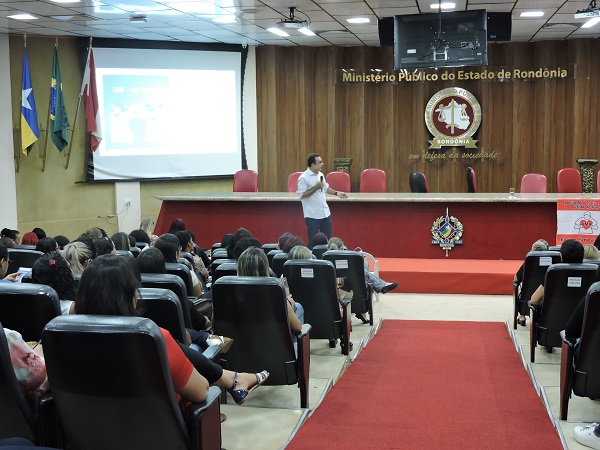 INCLUSÃO: Direitos e deveres da família e da escola com autistas é tema de palestra