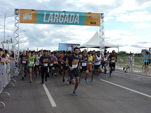 ESPAÇO ALTERNATIVO: 300 atletas, profissionais e amadores, participaram da 1ª Corrida do MPRO