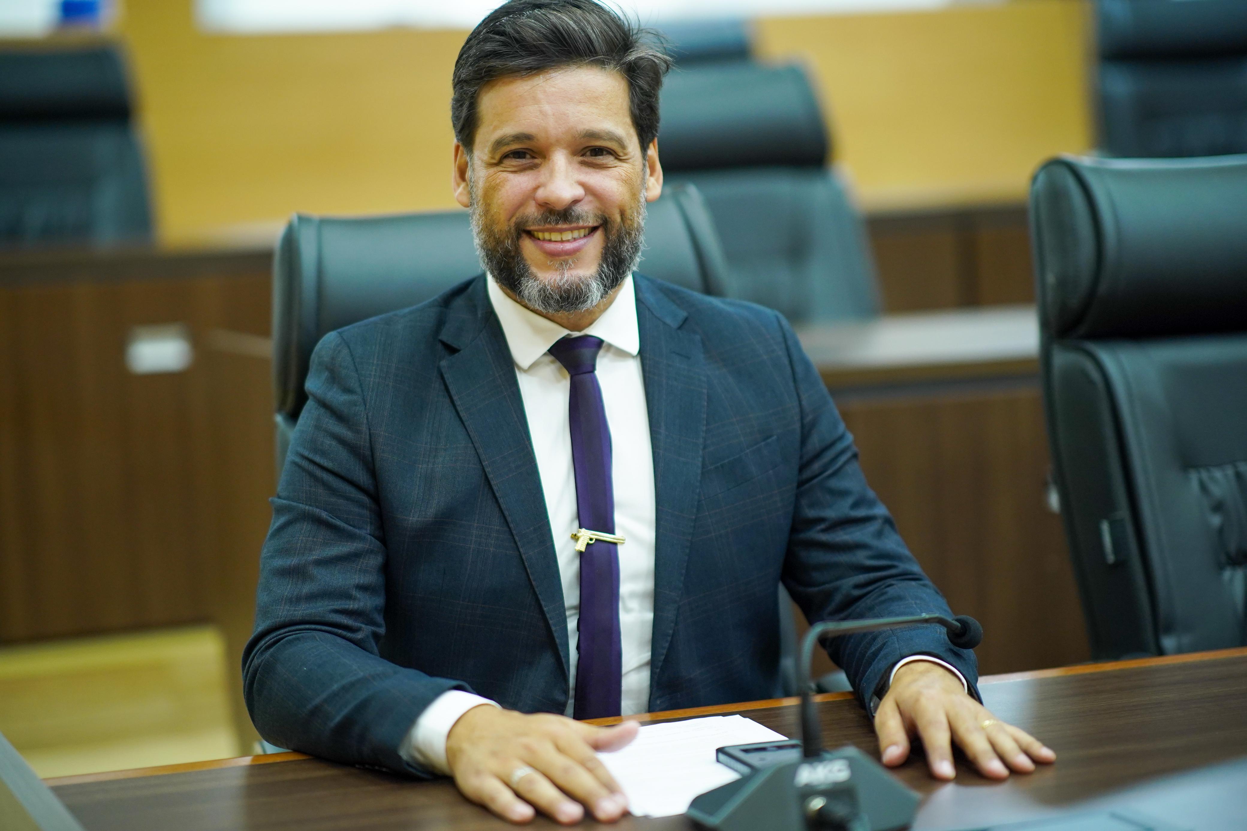 DELEGADO CAMARGO: Deputado cobra implantação do Programa Escola Segura e Cidadã em escola de Jaru