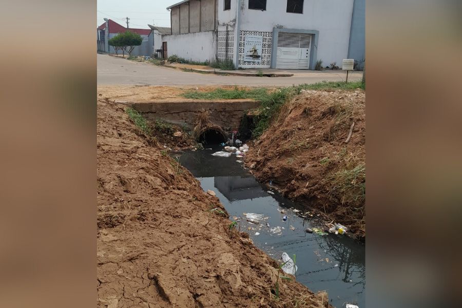 RUA BUQUÊ: Moradores estão cansados de promessas e pedem solução para vala