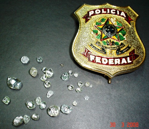 Polícia Federal apreende 30 pedras de diamantes em estado bruto