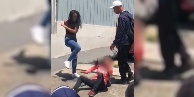 BRIGA: Jovem espanca aluna em frente de escola e familiares pedem justiça