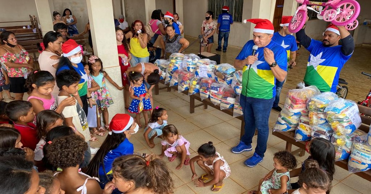 EM PORTO VELHO: Deputado Eyder Brasil realiza Ação Social de Natal no Bairro Planalto