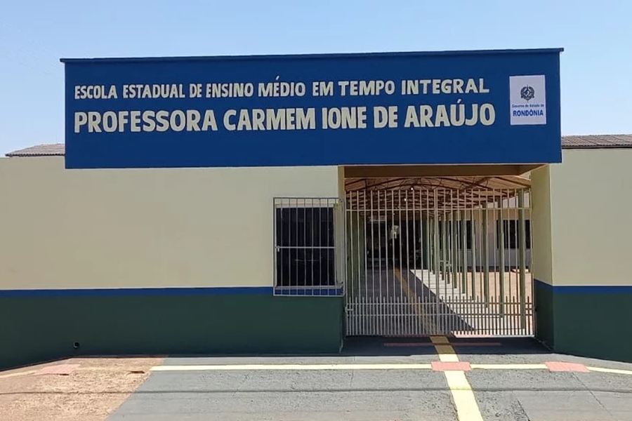 CLÁUDIA DE JESUS: Deputada busca informações sobre encerramento do ensino médio em escola