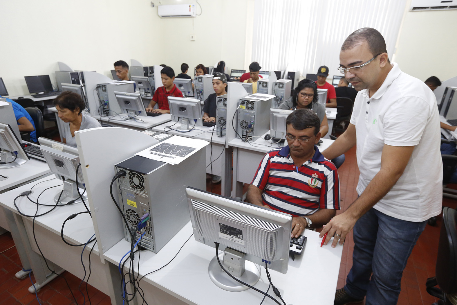 Escola do Legislativo oferece 21 cursos em abril