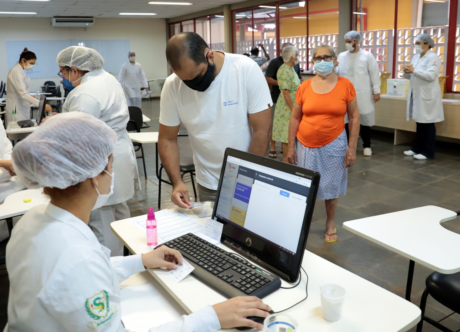 SEM PROJEÇÃO: ‘Não temos previsão’, diz prefeitura sobre quando irá vacinar toda a população