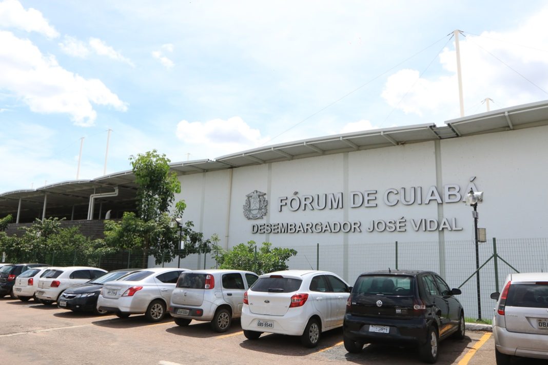 CORREU:Preso passa por audiência e foge de dentro do fórum