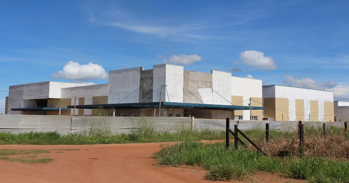  DESPERDÍCIO: Obra do novo HR de Guajará-Mirim está parada há quatro anos