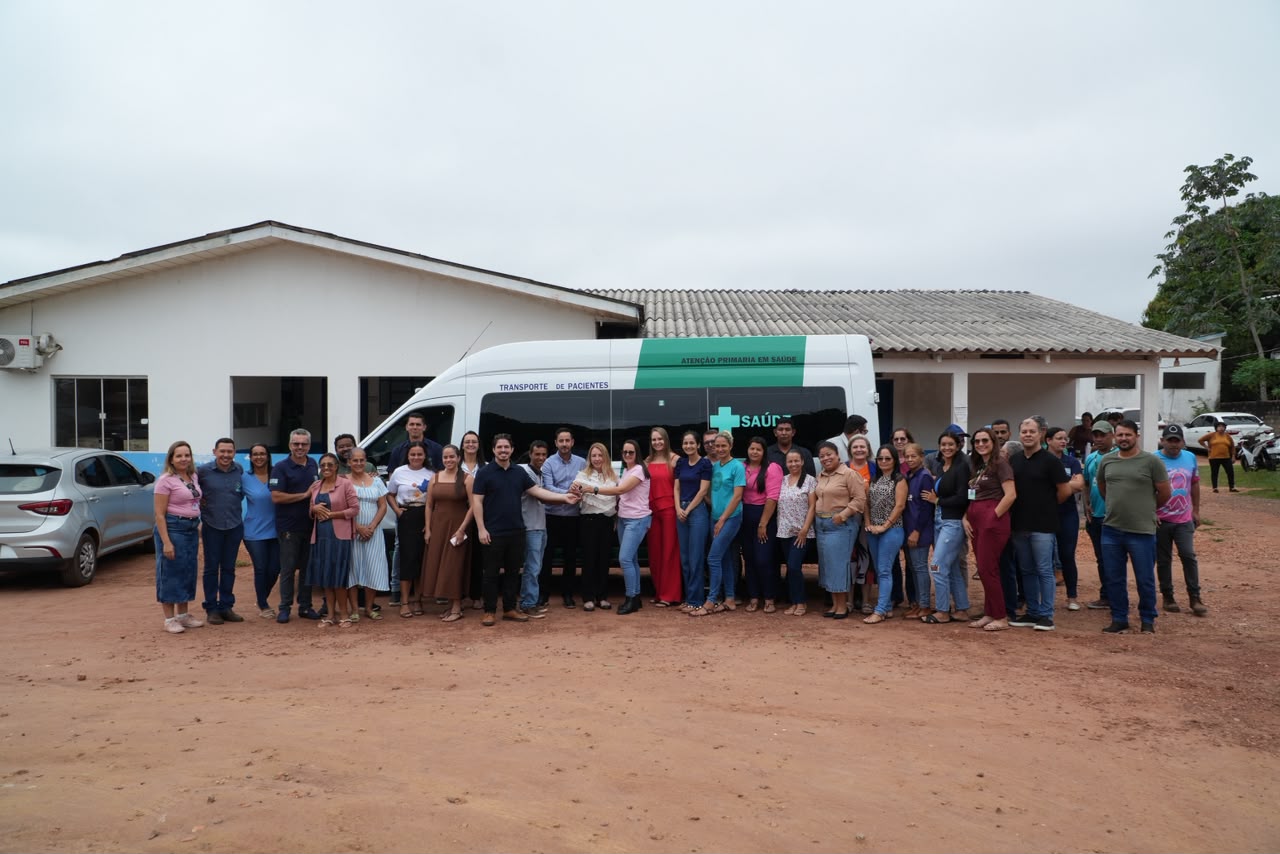 IEDA CHAVES: Deputada entrega van de R$ 300 mil e reforça a saúde de Primavera de Rondônia