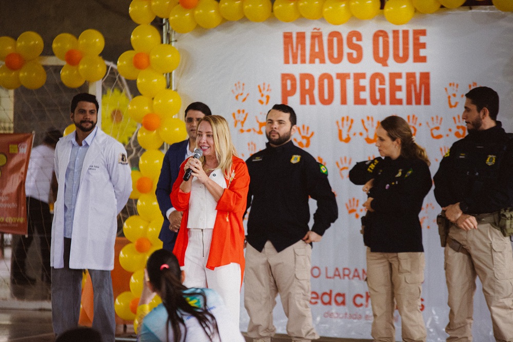 IEDA CHAVES: Deputada leva alerta sobre abuso infantil a alunos da Escola Santa Marcelina