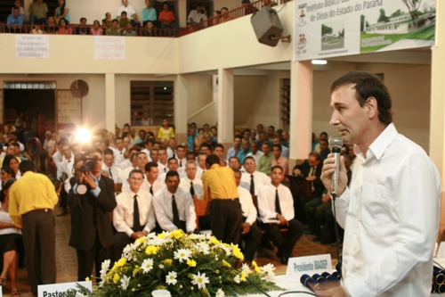 Testoni prestigia formandos de Teologia em Ouro Preto