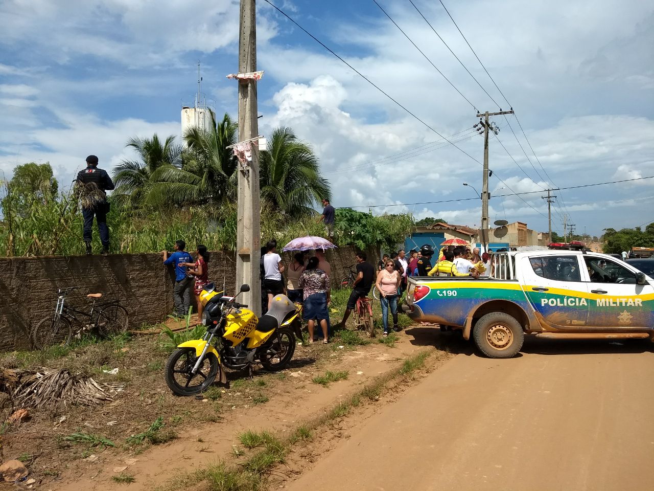 COLISÃO COM VIATURA: Adolescente fica gravemente ferido em acidente após roubo em comércio