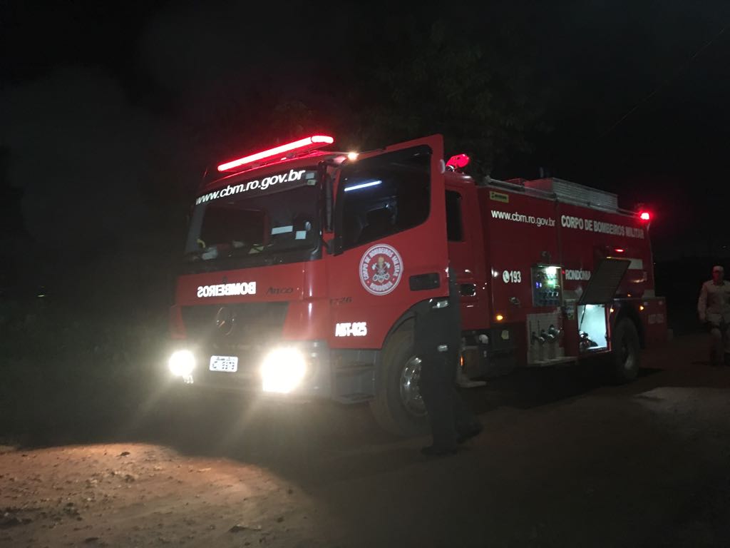 CRIMINOSO? Residência é destruída por incêndio na zona Leste