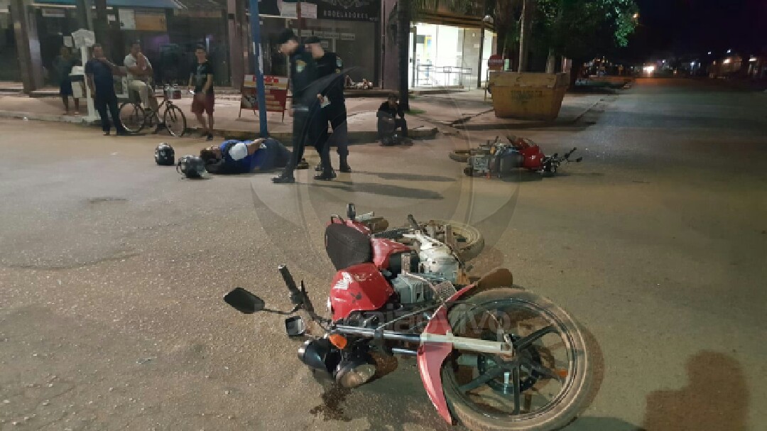 NA SUL: Motociclista avança semáforo e causa grave acidente com duas vítimas