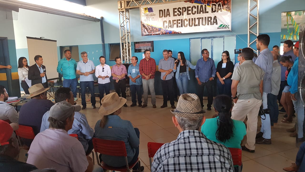 PRODUÇÃO: Cristiane Lopes participa de Dia Especial da Cafeicultura no distrito de Rio Pardo