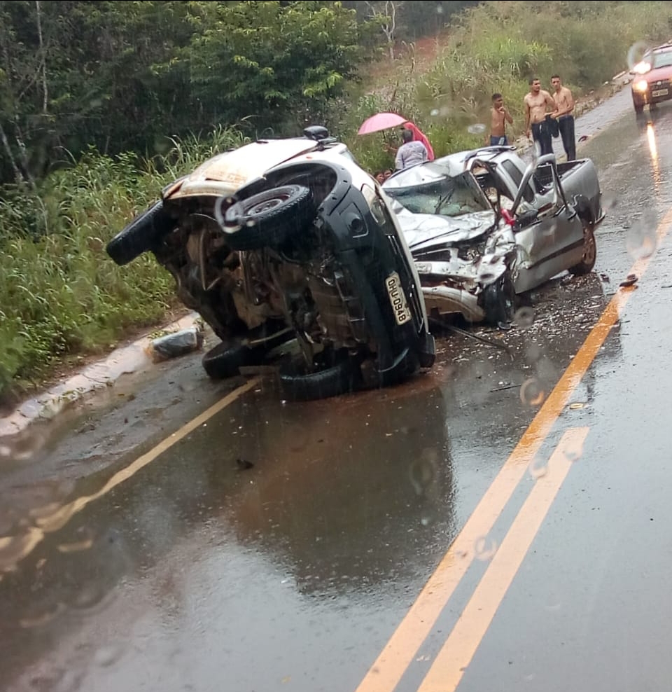 TRAGÉDIA: Colisão frontal na BR-364 resulta em quatro mortes