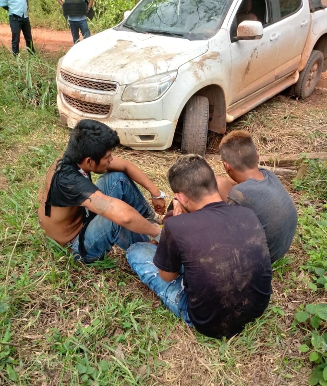 ESPECIALIZADA: Quadrilha que atravessava veículos roubados para a Bolívia é presa pela PC