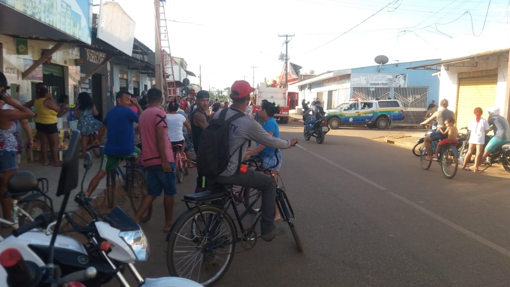 CRUELDADE: Comerciante é atacado pelo filho que ainda causa incêndio com o pai dentro de mercado