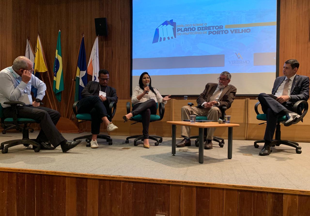 DEBATE: Cristiane Lopes participa de evento que discute Plano Diretor Municipal