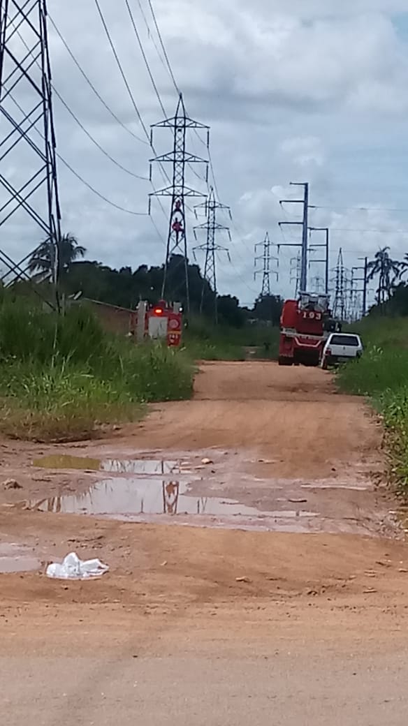 TENSÃO: Jovem desiste de pular de torre e energia será restabelecida na capital