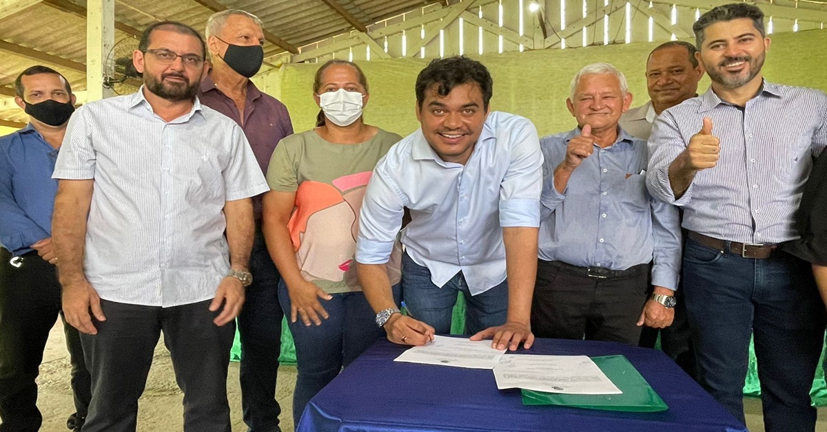 CACAULÂNDIA: Expedito Netto assina ordem para a construção de hospital municipal