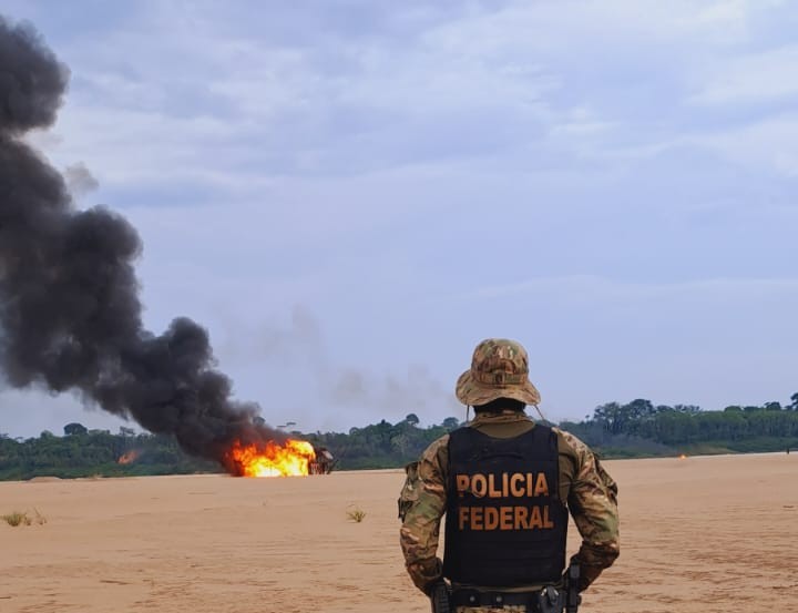 FEBRE DO FOGO: Operação da PF e Ibama explode mais 38 dragas no rio Madeira - VÍDEO 