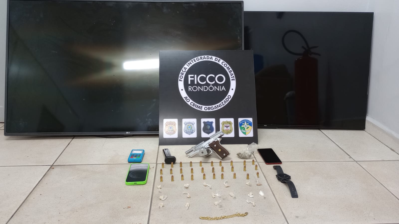 PIRATA DO MADEIRA: Criminoso é preso com arma e drogas durante ação da FICCO