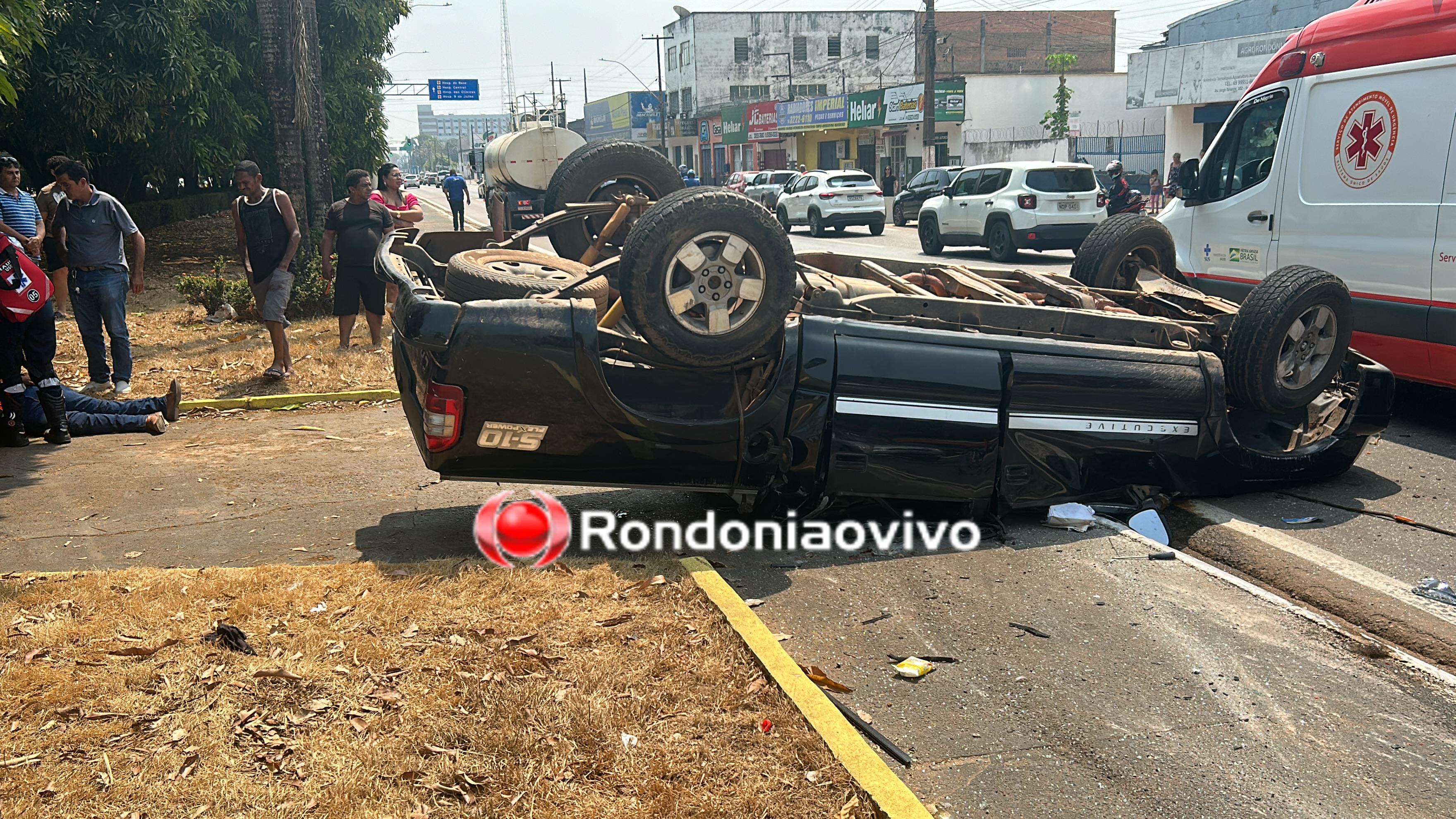 NA JORGE TEIXEIRA: Motorista de caminhonete fica em estado grave em capotamento