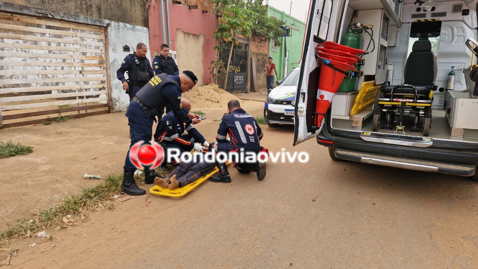 GRUPO CRIMINOSO: Homem brutalmente agredido é encontrado caído na frente de residência 