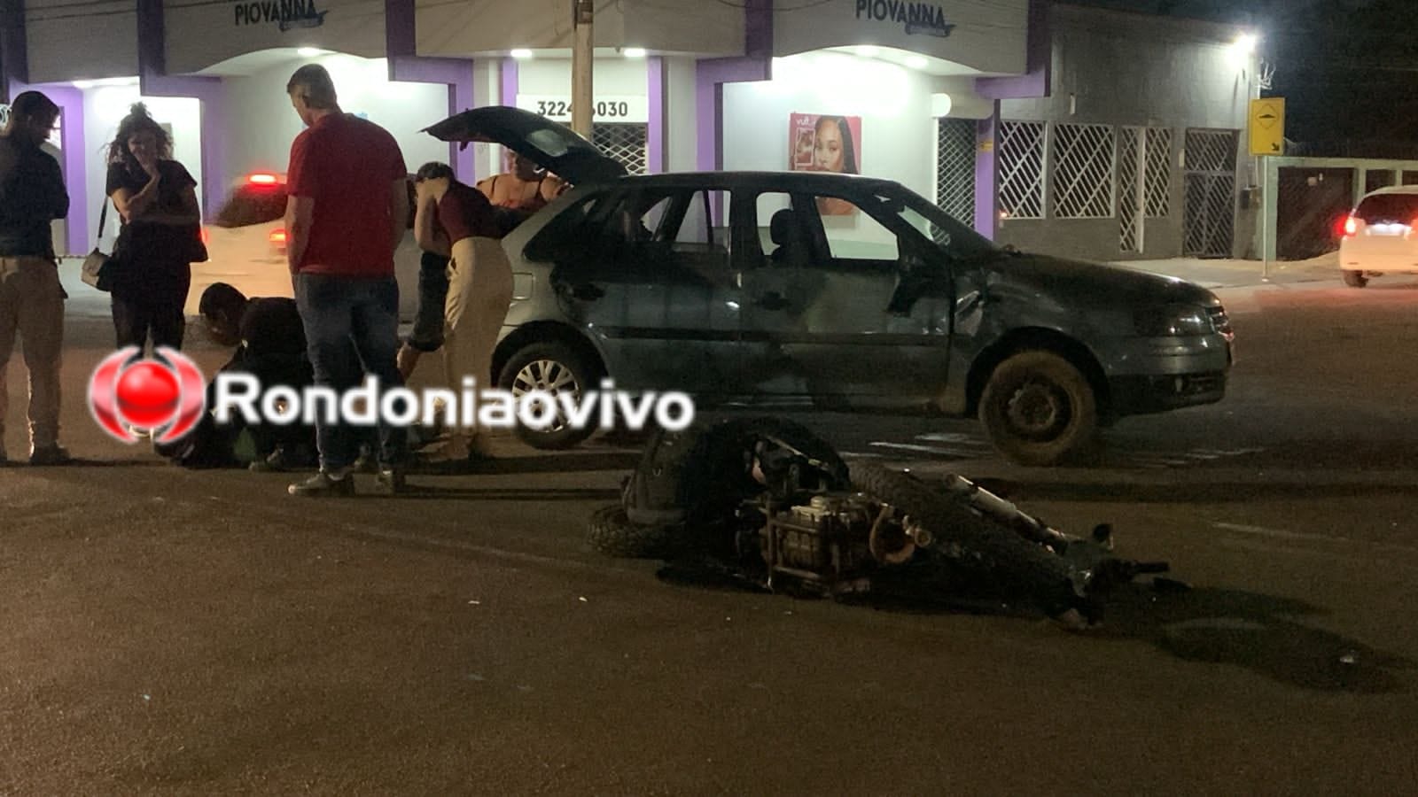 NO CENTRO: Casal é vítima de acidente após motorista cruzar preferencial 