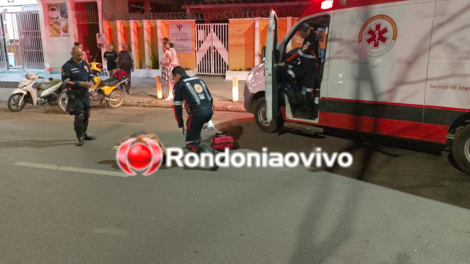 NA CAÚLA: Mulher é atropelada por motociclista e sofre várias lesões 