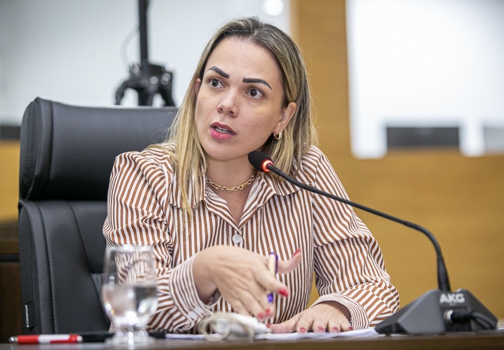 CLAÚDIA DE JESUS: Indicação de deputada solicita recomposição de peritos e estrutura dos IMLs 