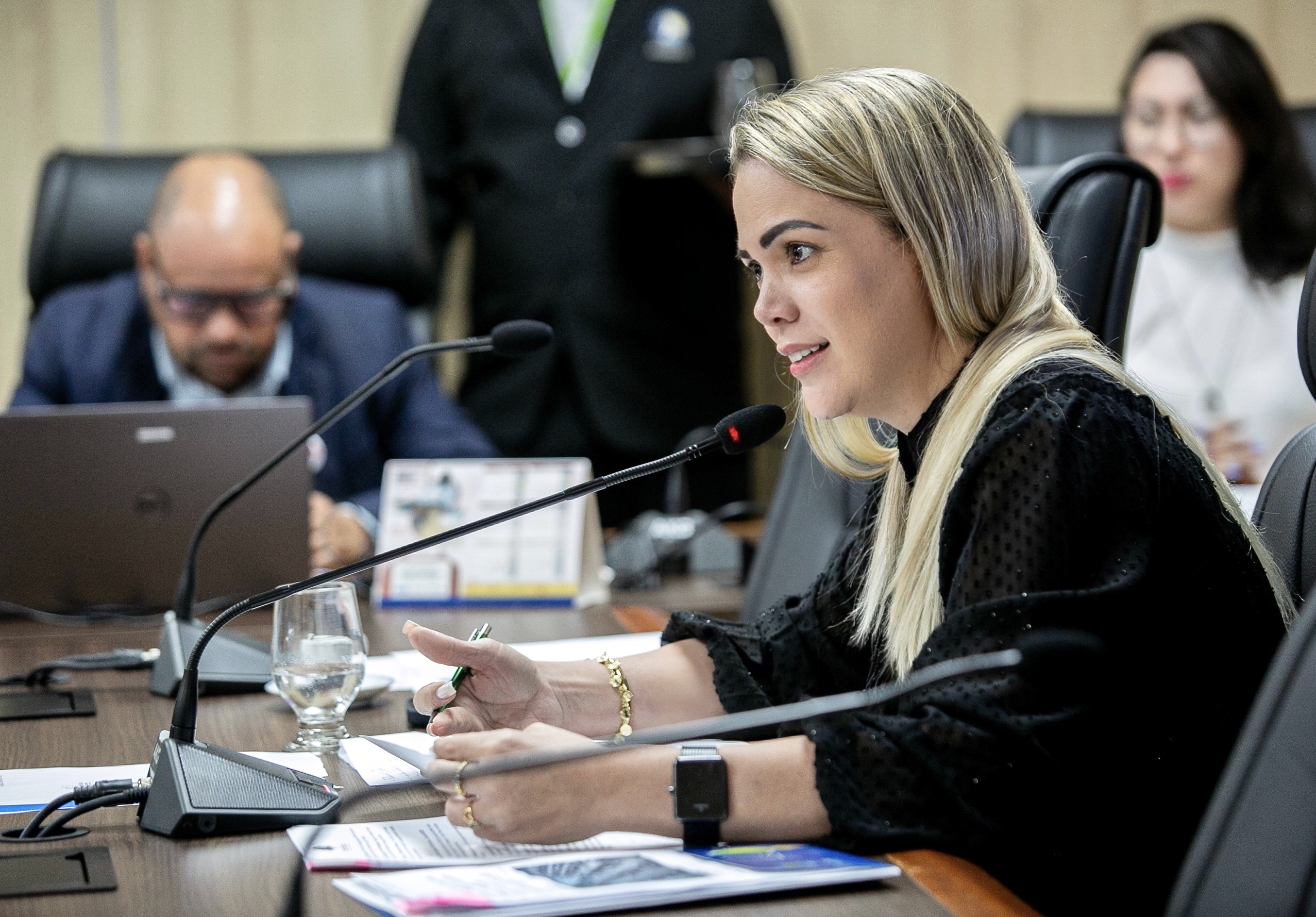 CLÁUDIA DE JESUS: Data oficial para homenagear quadrilheiros juninos é proposta por deputada