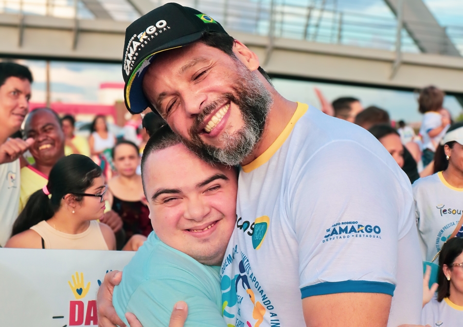 DELEGADO CAMARGO: Lei garante acesso de cães de terapia e assistência a locais públicos e privados