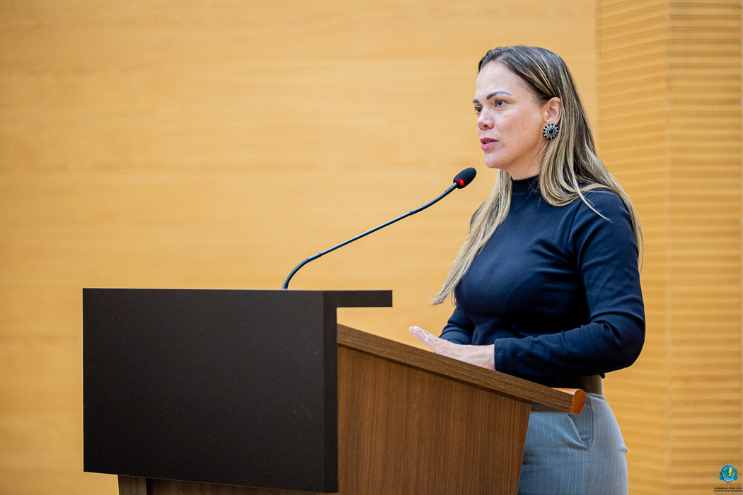 CLÁUDIA DE JESUS: Deputada destaca importância da democracia após reeleição
