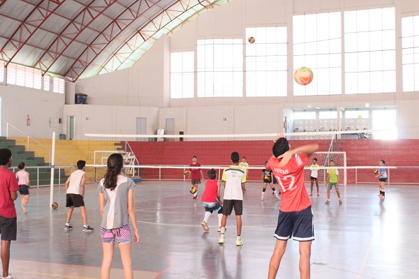 VILHENA: Atletas do “Pensando no Amanhã” de voleibol participam de competição