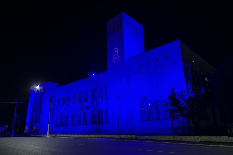 CONSCIENTIZAÇÃO: Sede da Prefeitura ganha iluminação dedicada à campanha Novembro Azul