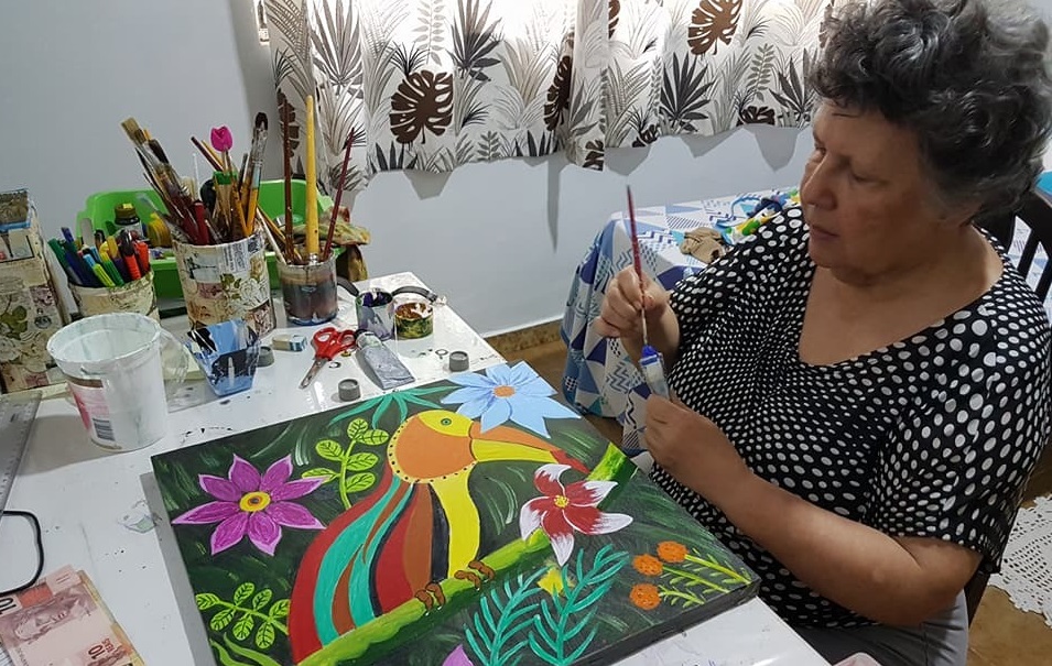 ARTES PLÁSTICAS: Professora aposentada se dedica à pintura como terapia durante a pandemia