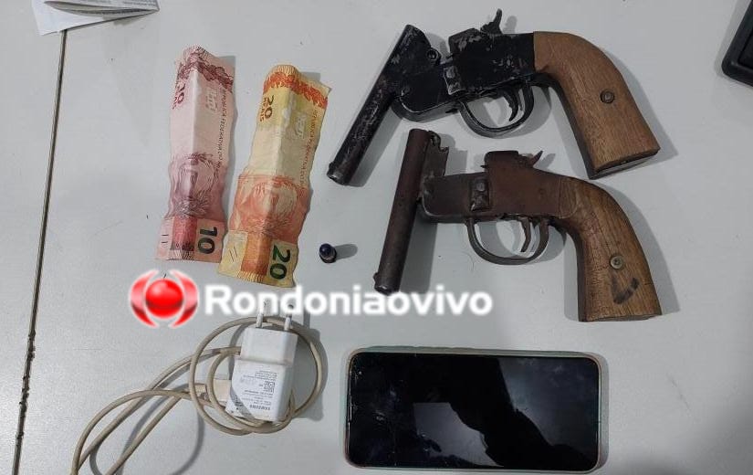 PM PRENDEU: 'Membros do CV' são flagrados com duas armas usadas para trocar tiros com rivais