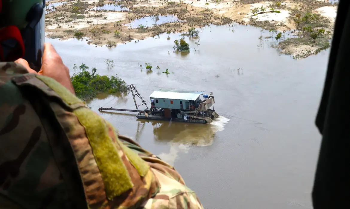 INTERNACIONALIZADA: Fogo na Amazônia pede preparação para outras atividades na região